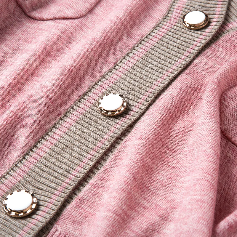 In 2021, the new wool knitted cardigan women's short sweater jacket is a thin spring and autumn sweater
In 2021, the new wool knitted cardigan women's short sweater jacket is a thin spring and autumn sweater