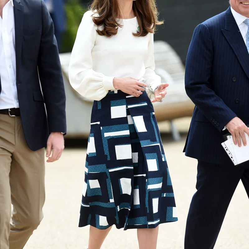 Spring New Style Kate Middleton Long-Sleeved Temperament Shirt Bohemian Print Flower Slim-Fit Half Skirt Suit Women'S Clothing
Spring New Style Kate Middleton Long-Sleeved Temperament Shirt Bohemian Print Flower Slim-Fit Half Skirt Suit Women'S Clothing