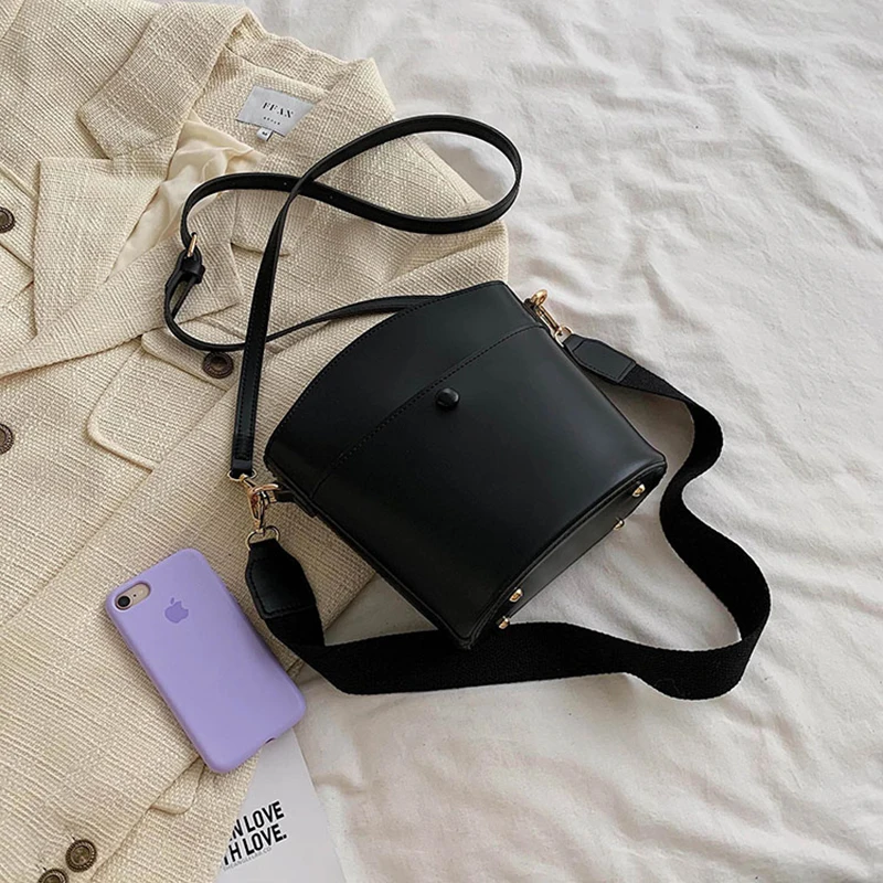 Retro fashion bag women's new fashion 2020 Shoulder Bag Messenger Bag autumn winter versatile leisure bucket bag women's leather 
Retro fashion bag women's new fashion 2020 Shoulder Bag Messenger Bag autumn winter versatile leisure bucket bag women's leather