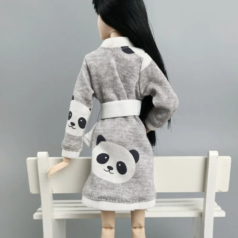 Grey Cartoon Panda Bathrobe For Barbie Doll Bathroom Suit Winter Pajama Wear Sleeping Robe Casual Clothes For Barbie Toys Gifts
Grey Cartoon Panda Bathrobe For Barbie Doll Bathroom Suit Winter Pajama Wear Sleeping Robe Casual Clothes For Barbie Toys Gifts