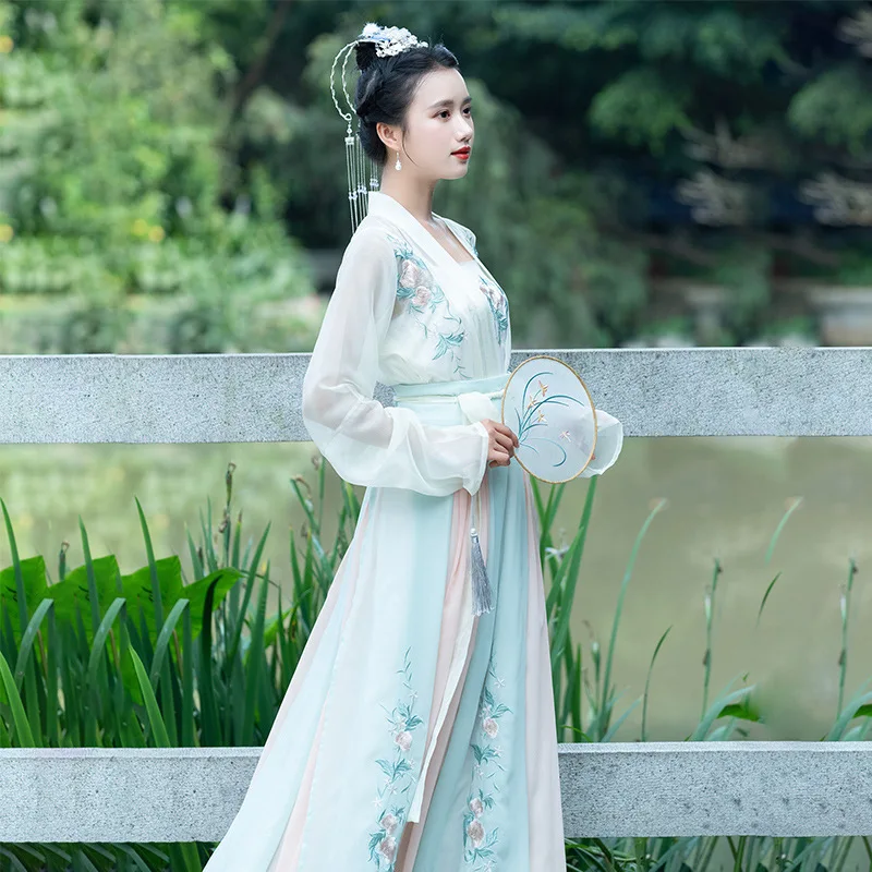 Зеленое элегантное платье hanfu из трех предметов, супер сказочное улучшенное женское двубортное платье
Зеленое элегантное платье hanfu из трех предметов, супер сказочное улучшенное женское двубортное платье