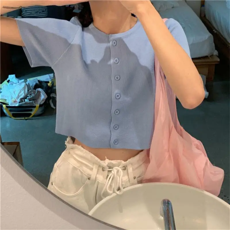 Korean Style Knitted Short Sleeve Shirt Women Fashion O Neck Harajuku Slim Single-breasted Casual Crop Top
Korean Style Knitted Short Sleeve Shirt Women Fashion O Neck Harajuku Slim Single-breasted Casual Crop Top