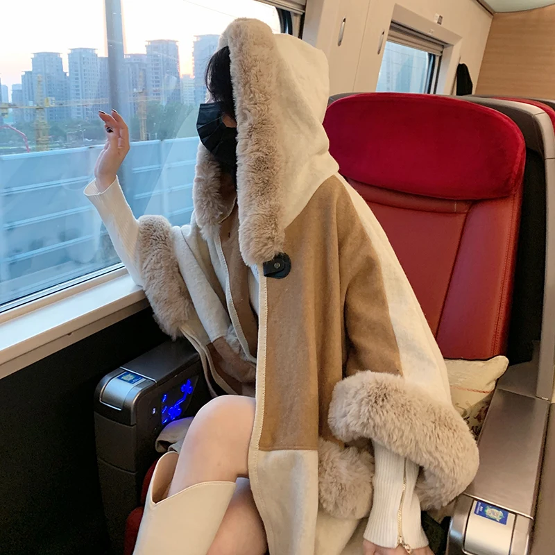 ZJZLL Autumn Winter New Fashion Stitching Contrast Color Imitation Rabbit Fur Collar Hooded Tassel Poncho Cape Coat for Women
ZJZLL Autumn Winter New Fashion Stitching Contrast Color Imitation Rabbit Fur Collar Hooded Tassel Poncho Cape Coat for Women
