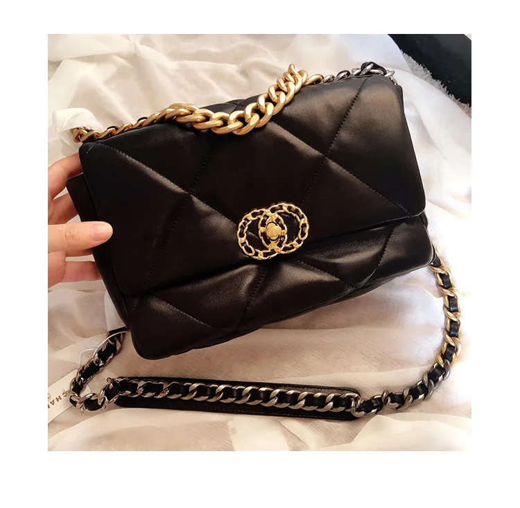2020 new Lingge cloud bag autumn and winter leather women's bag sheepskin small CK one shoulder cross carrying small fragrance
2020 new Lingge cloud bag autumn and winter leather women's bag sheepskin small CK one shoulder cross carrying small fragrance