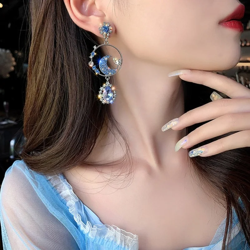 2021 Vintage Blue Star and Moon Women Long Asymmetric Geometric Metal Earrings Summer Ear Jewelry for Women
2021 Vintage Blue Star and Moon Women Long Asymmetric Geometric Metal Earrings Summer Ear Jewelry for Women