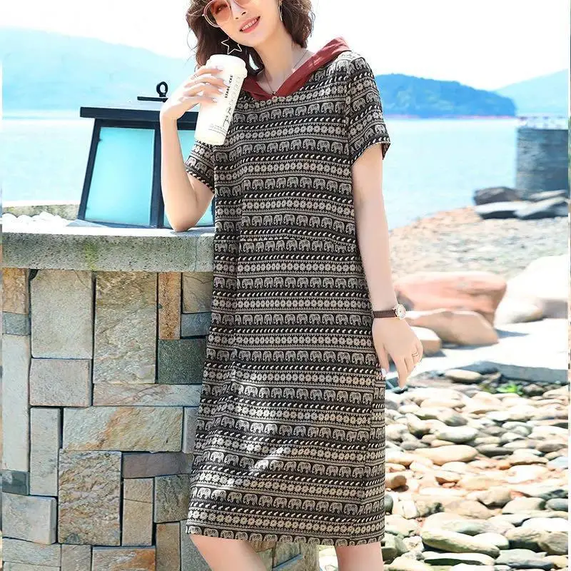 Middle-aged and elderly women covered with cotton and foreign gas hooded dress summer new mother loose knee long skirt summer
Middle-aged and elderly women covered with cotton and foreign gas hooded dress summer new mother loose knee long skirt summer