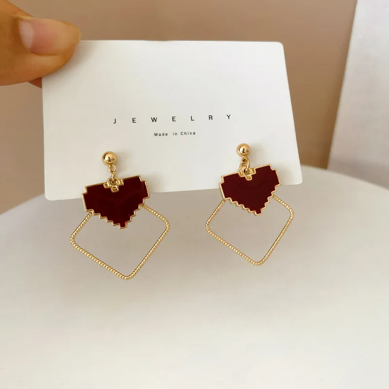 Fashion Simple Red Dangle Earrings for Women Elegant Geometric Gold Color Women Party Birthday Wedding Earrings Jewelry
Fashion Simple Red Dangle Earrings for Women Elegant Geometric Gold Color Women Party Birthday Wedding Earrings Jewelry