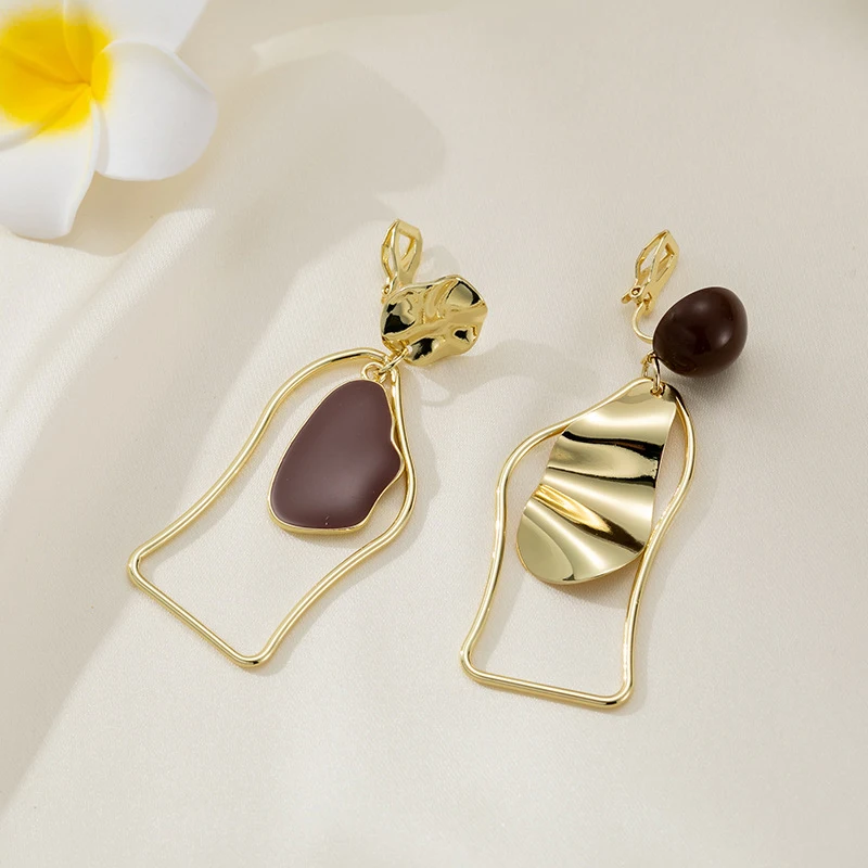 Серьги-клипсы женские, скрученные, из золотистого металла, Асимметричный геометрический
Серьги-клипсы женские, скрученные, из золотистого металла, Асимметричный геометрический
