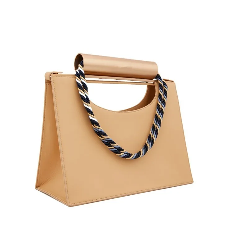 Vintage Minimalist Large Capacity Fashion PU Handbag Metal Bracelet Shoulder Bag Stereo Solid Color Clutch Luxury Designer Bag
Vintage Minimalist Large Capacity Fashion PU Handbag Metal Bracelet Shoulder Bag Stereo Solid Color Clutch Luxury Designer Bag