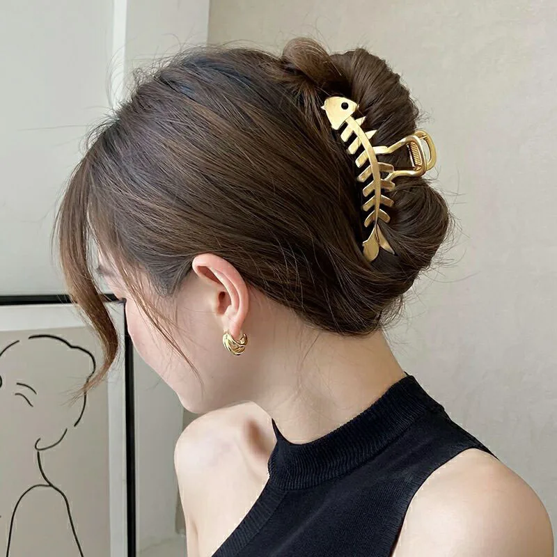 Metal Chain Hollow Out Hair Claw for Women Girl Hair Clip Fish Bone Geometric Bath Clip 2021 Hair Accessories Headwear
Metal Chain Hollow Out Hair Claw for Women Girl Hair Clip Fish Bone Geometric Bath Clip 2021 Hair Accessories Headwear