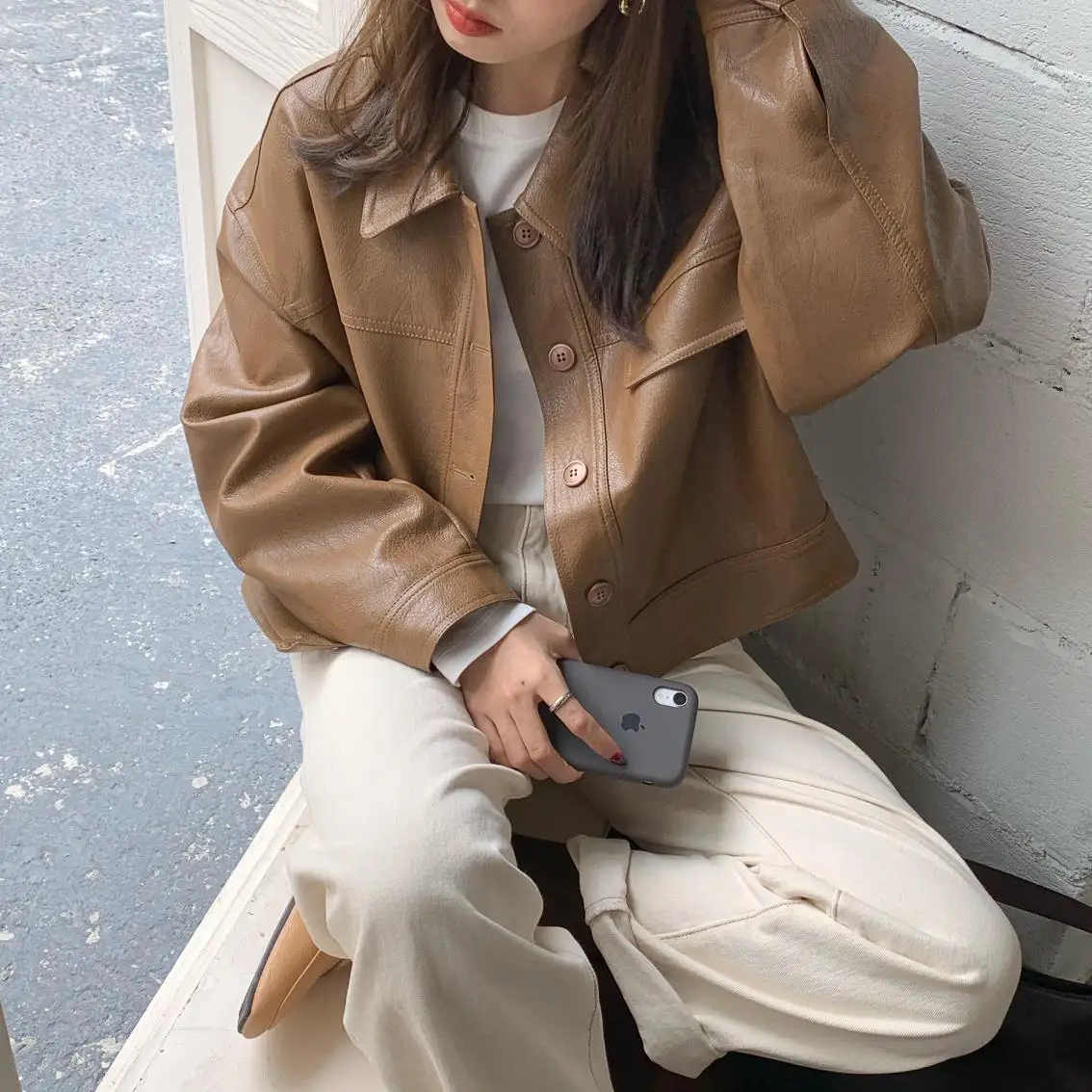 Film version to great texture temperament simple neutral wind leather motorcycle jacket jacket
Film version to great texture temperament simple neutral wind leather motorcycle jacket jacket