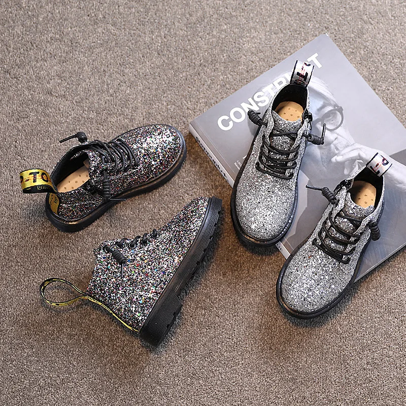 Children's Riding Boots 2021 Spring Autumn Ankle Boots Fashion Kids Girls Casual Shoes Top Quality Shining Glitter Leather Boots
Children's Riding Boots 2021 Spring Autumn Ankle Boots Fashion Kids Girls Casual Shoes Top Quality Shining Glitter Leather Boots