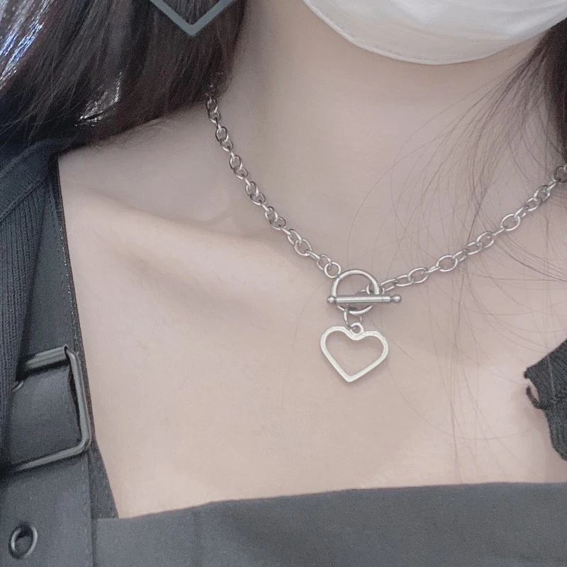 Fashion Simple Love Heart Pendant Choker Necklace for Women Silver Color Clavicle Chain Female Party Jewelry
Fashion Simple Love Heart Pendant Choker Necklace for Women Silver Color Clavicle Chain Female Party Jewelry