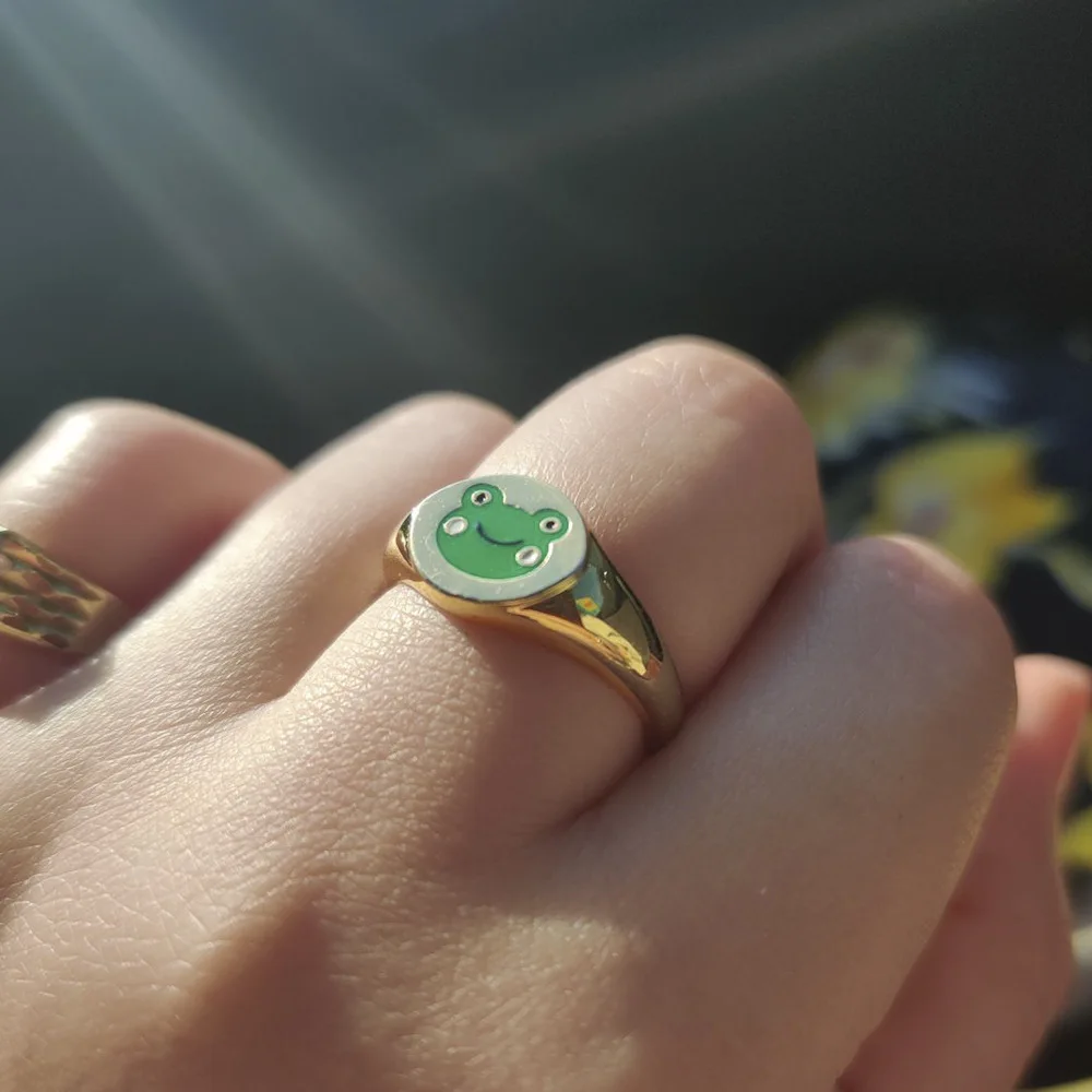 New Fashion Trend Cartoon Cute Frog Ring Personality Simple Frog Pattern Ring Band Jewelry Girl Exquisite Birthday Gift Jewelry
New Fashion Trend Cartoon Cute Frog Ring Personality Simple Frog Pattern Ring Band Jewelry Girl Exquisite Birthday Gift Jewelry