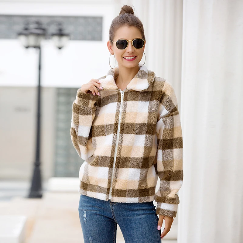 Женская короткая шерстяная куртка в клетку с длинным рукавом, на молнии
Женская короткая шерстяная куртка в клетку с длинным рукавом, на молнии