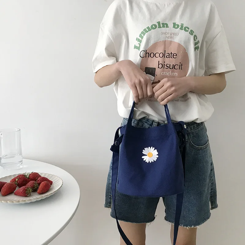 Women's Mini Canvas Shoulder Bag Daisy Small Cotton Handbag Totes Ladies Casual Vintage Purse Cloth Bucket Pouch For Girls 
Women's Mini Canvas Shoulder Bag Daisy Small Cotton Handbag Totes Ladies Casual Vintage Purse Cloth Bucket Pouch For Girls