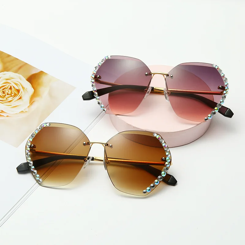2020 Vintage Fashion Oversized Rimless Sunglasses Women Famous Luxury Brand Design Sexy Diamond Square Sun Glasses For Female
2020 Vintage Fashion Oversized Rimless Sunglasses Women Famous Luxury Brand Design Sexy Diamond Square Sun Glasses For Female