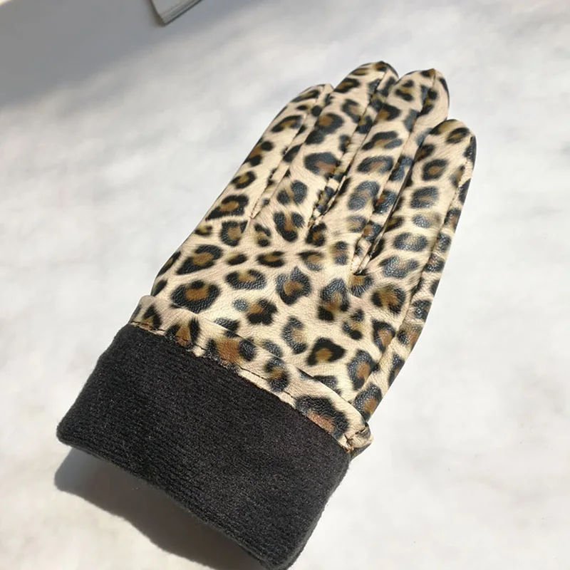 Sexy Leopard Faux Animal Genuine Leather Glove BOW Full Finger Touch Screen Gloves Women Winter Thicken Warm Driving Gloves H91
Sexy Leopard Faux Animal Genuine Leather Glove BOW Full Finger Touch Screen Gloves Women Winter Thicken Warm Driving Gloves H91