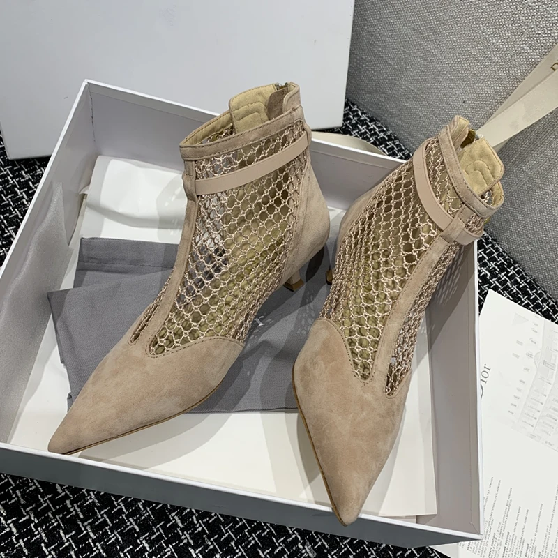 Genuine Suede Leather Women ANkle Boots Sexy Cuts Out Fashion Pointed Toe Stiletto High Heels Women Short Boots femmes chaussure
Genuine Suede Leather Women ANkle Boots Sexy Cuts Out Fashion Pointed Toe Stiletto High Heels Women Short Boots femmes chaussure