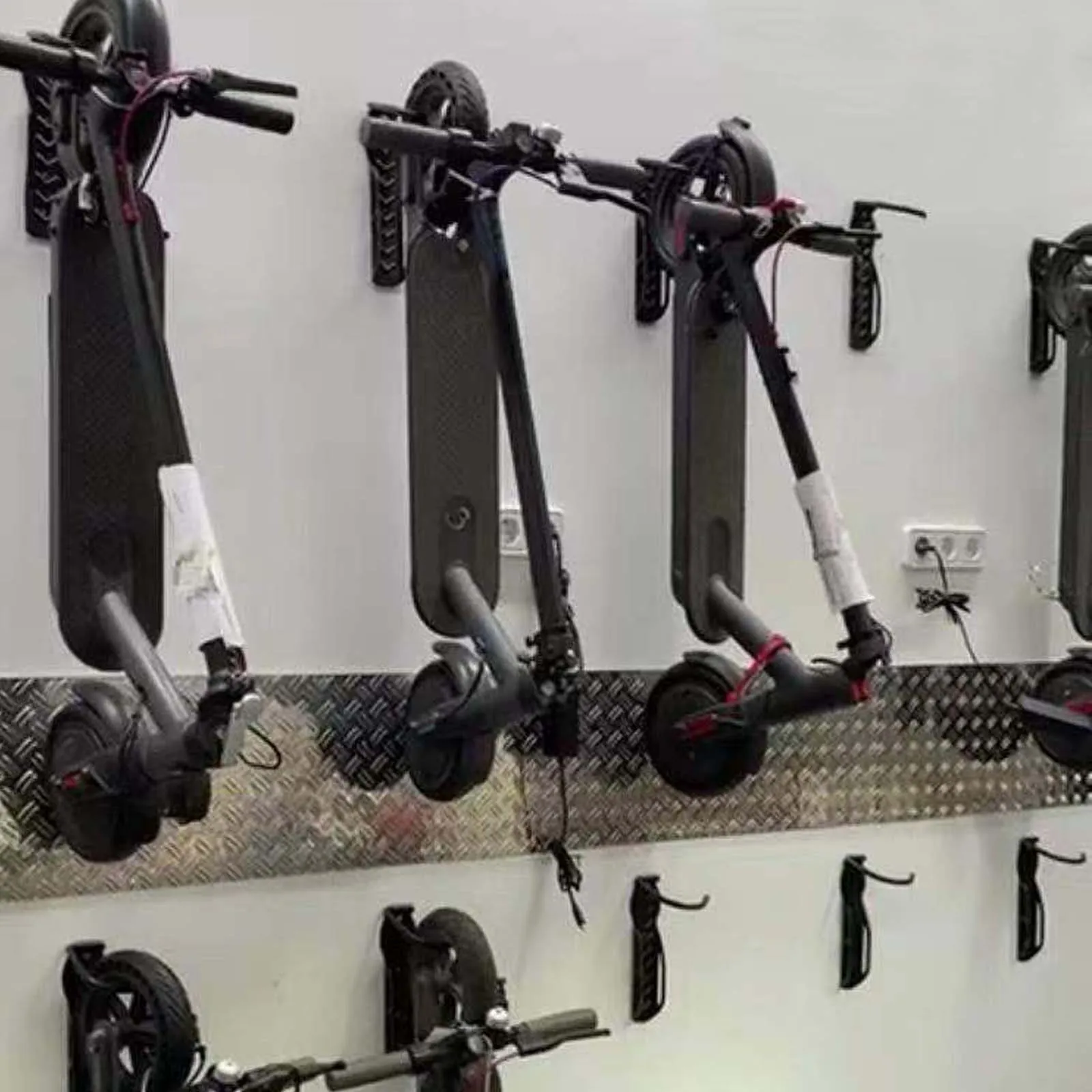 Electric Scooter Wall Mounted Bracket Hanging Storage Rack Wall Holder Hanger Stand Storage Hook for Xiaomi M365 / Pro Scooter
Electric Scooter Wall Mounted Bracket Hanging Storage Rack Wall Holder Hanger Stand Storage Hook for Xiaomi M365 / Pro Scooter