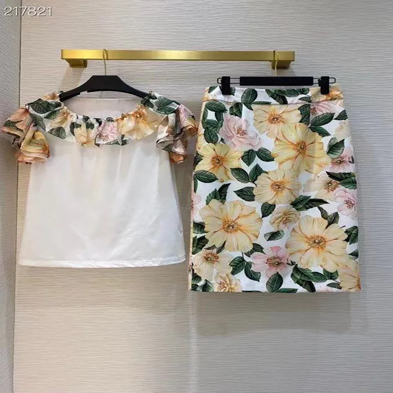 Runway High-End Summer Flower Print Skirt Suit Sexy O-Neck Short Sleeves T-shirt + Knee-Length Skirt Custom Two Piece Set
Runway High-End Summer Flower Print Skirt Suit Sexy O-Neck Short Sleeves T-shirt + Knee-Length Skirt Custom Two Piece Set
