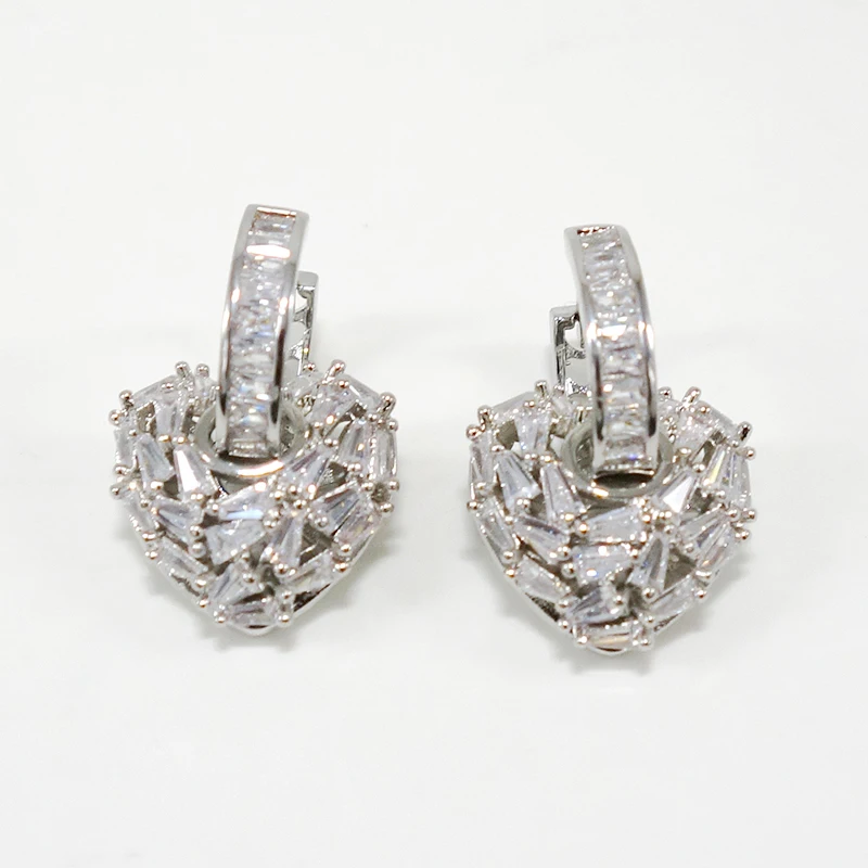 Luxury Female Round Zircon Crystal Earrings Women Fashion Silver Color Wedding Engagement 2021 Jewelry Stud Earring for Women
Luxury Female Round Zircon Crystal Earrings Women Fashion Silver Color Wedding Engagement 2021 Jewelry Stud Earring for Women