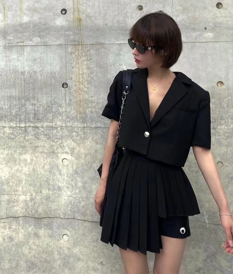 2021 Spring Summer New Women's Fashion Classic Moon Logo Brand Luxury Design Casual Versatile Solid Pleated Skirt M2
2021 Spring Summer New Women's Fashion Classic Moon Logo Brand Luxury Design Casual Versatile Solid Pleated Skirt M2