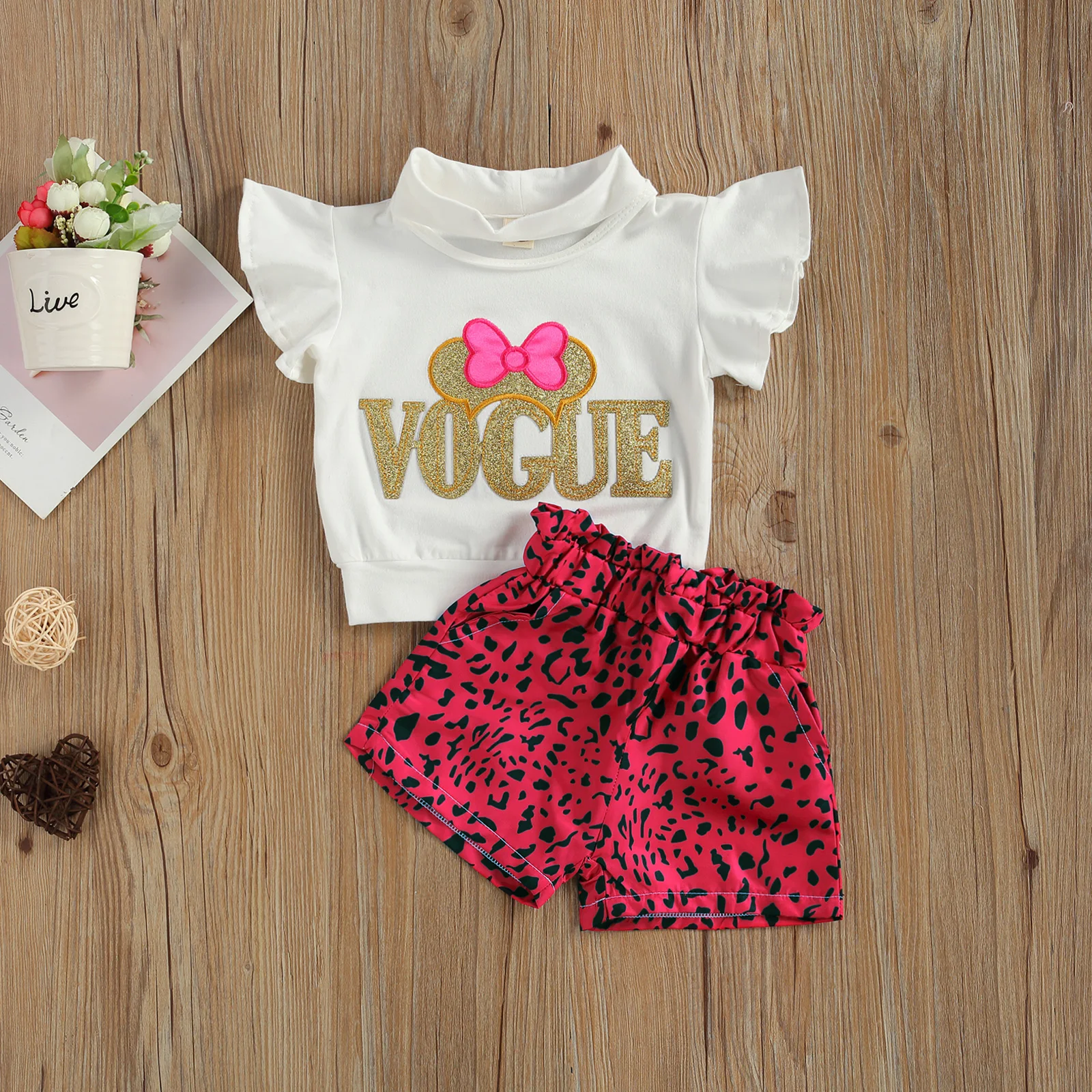 Летний стильный костюм для маленьких девочек, модный короткий топ с буквенным вышивкой и рукавами-фонариками + шорты с леопардовым принтом, ...
Летний стильный костюм для маленьких девочек, модный короткий топ с буквенным вышивкой и рукавами-фонариками + шорты с леопардовым принтом, ...