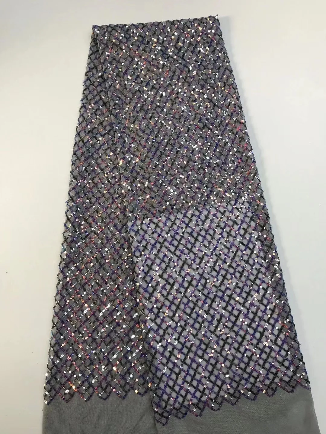 Nigeria sequined lace fabric 2020 high quality lace African tulle lace fabric wedding French lace fabric D4396 
Nigeria sequined lace fabric 2020 high quality lace African tulle lace fabric wedding French lace fabric D4396