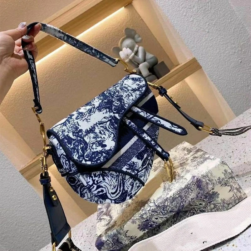 New women's bag, fashionable women's shoulder bag, luxury tote bag, high quality embroidered saddle bag, casual handbag
New women's bag, fashionable women's shoulder bag, luxury tote bag, high quality embroidered saddle bag, casual handbag