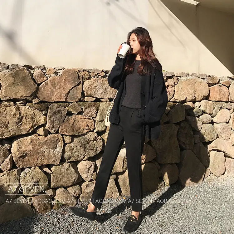Autumn Winter Women Fashion V-Neck Single Breasted Sweater Cardigan Female Solid Loose Knitwear Casual Knitted Cardigan Q830
Autumn Winter Women Fashion V-Neck Single Breasted Sweater Cardigan Female Solid Loose Knitwear Casual Knitted Cardigan Q830