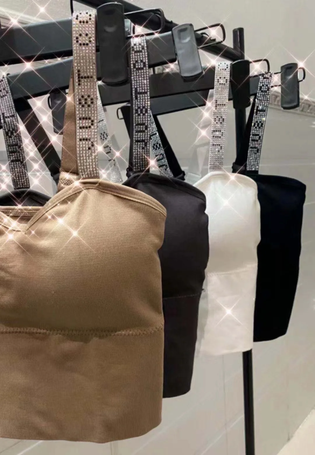 New Women's Tight Bodice, Hot Drill Suspender, Sexy Beautiful Back, No Steel Ring, Breast Pad, Strapless, Fashionable Outer Coat
New Women's Tight Bodice, Hot Drill Suspender, Sexy Beautiful Back, No Steel Ring, Breast Pad, Strapless, Fashionable Outer Coat