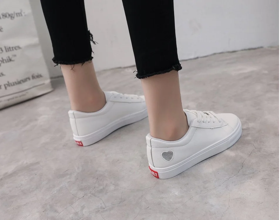 2021 Autumn Woman Shoes Fashion New Woman PU Leather Shoes Ladies Breathable Cute Heart Flats Casual Shoes White Sneakers
2021 Autumn Woman Shoes Fashion New Woman PU Leather Shoes Ladies Breathable Cute Heart Flats Casual Shoes White Sneakers