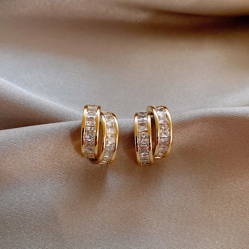 Korean hot selling fashion jewelry exquisite copper inlaid zircon simple irregular female simple earrings
Korean hot selling fashion jewelry exquisite copper inlaid zircon simple irregular female simple earrings