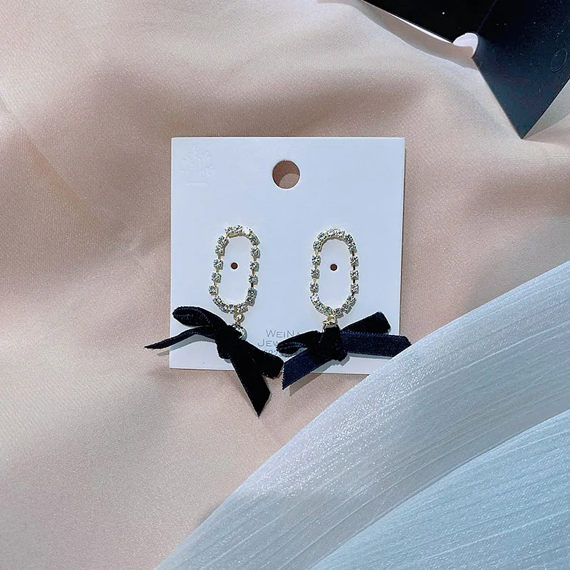 S925 Silver Circle Drop Earrings Simulated Pearls Velvet Bow Dangle Earring Romantic Earrings Fashion Jewelry for Women Girl
S925 Silver Circle Drop Earrings Simulated Pearls Velvet Bow Dangle Earring Romantic Earrings Fashion Jewelry for Women Girl