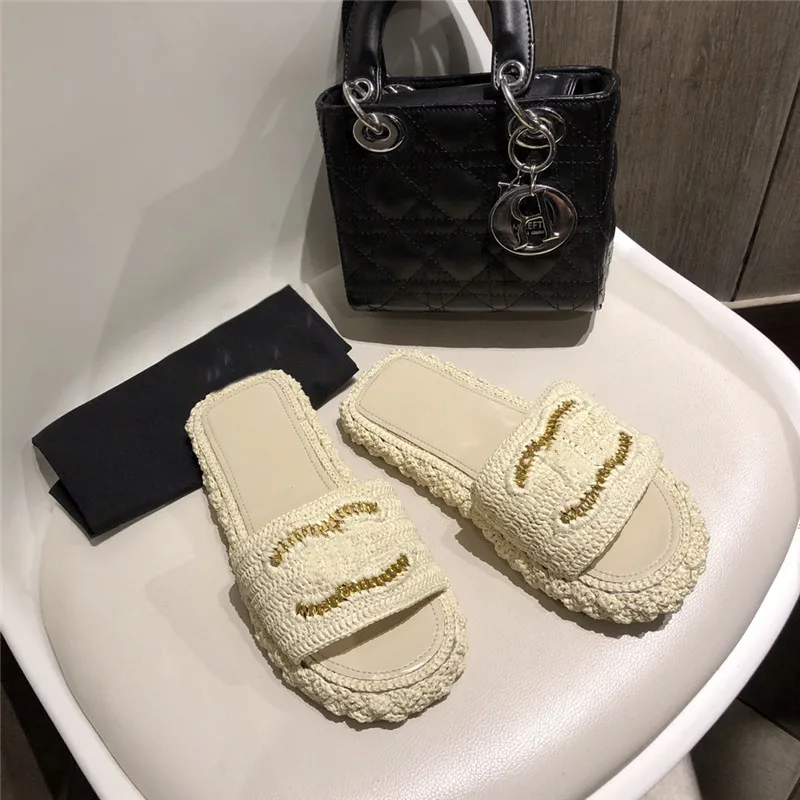 The Latest Spring And Summer Slippers Hand Woven Comfortable Flat Slippers,Luxury Brand Designer Women's Shoes Size 35-40
The Latest Spring And Summer Slippers Hand Woven Comfortable Flat Slippers,Luxury Brand Designer Women's Shoes Size 35-40