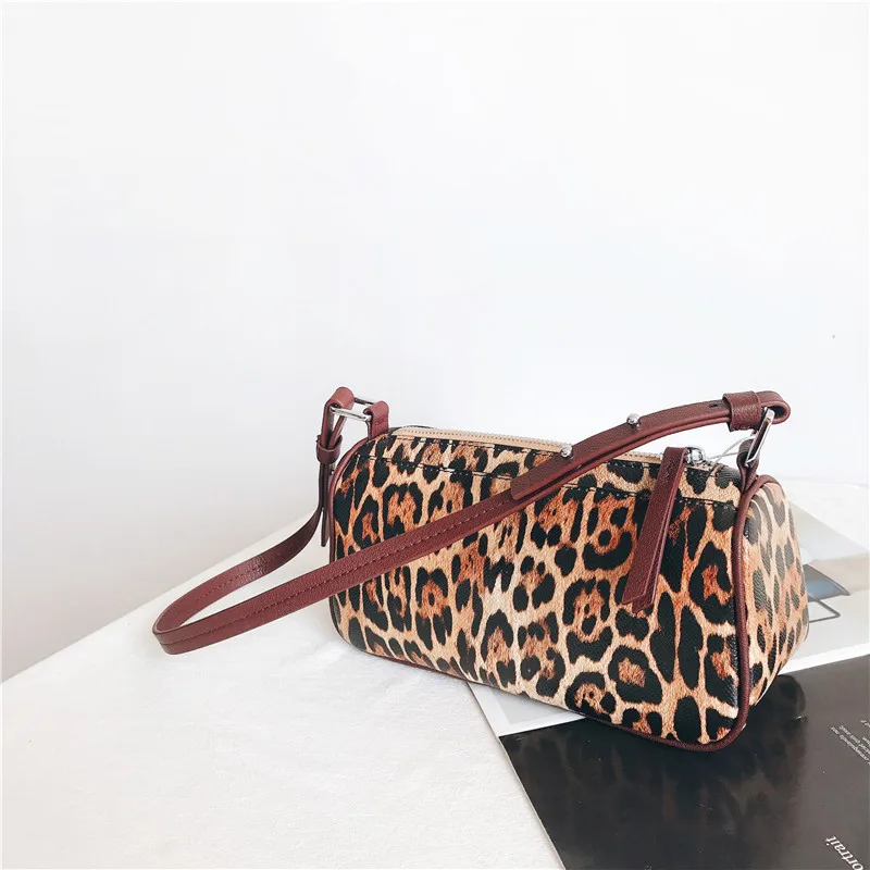 2021 New Handle Bag Women Retro Underarm Bag High Quality Leather Shoulder Bag Exquisite Female Baguette Bag
2021 New Handle Bag Women Retro Underarm Bag High Quality Leather Shoulder Bag Exquisite Female Baguette Bag