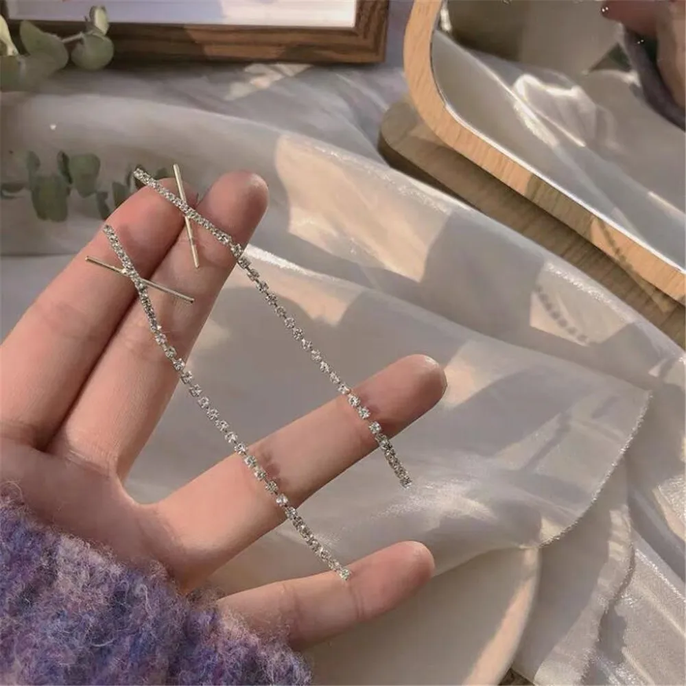 Exquisite fashion long temperament net red earrings women trendy cross high sense French romantic charm jewelry gift wholesale
Exquisite fashion long temperament net red earrings women trendy cross high sense French romantic charm jewelry gift wholesale