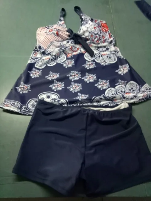 New black flat skirt split bikini women's swimsuit
New black flat skirt split bikini women's swimsuit