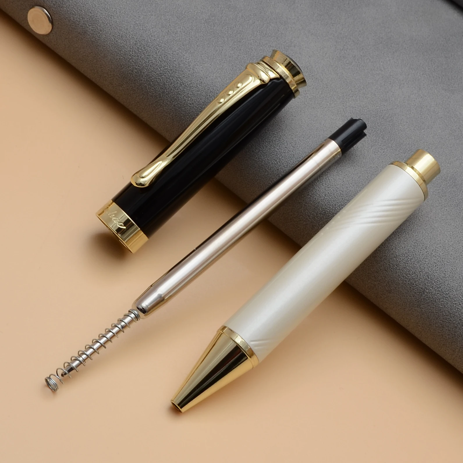 Jinhao Creative Rotating Metal Ballpoint Pen Learning Office Stationery School Gift Pen Luxury Business Pens Writing Supplies
Jinhao Creative Rotating Metal Ballpoint Pen Learning Office Stationery School Gift Pen Luxury Business Pens Writing Supplies