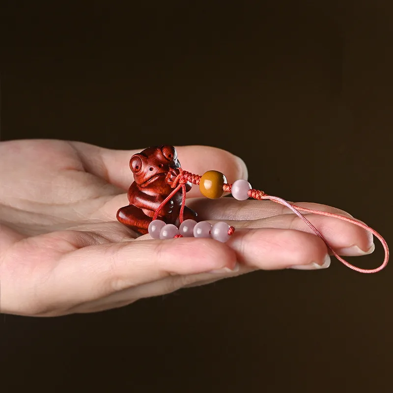 Creative lobular rosewood carving frog mobile phone chain Fu frog pendant mobile phone pendant custom mobile phone shell jewelry
Creative lobular rosewood carving frog mobile phone chain Fu frog pendant mobile phone pendant custom mobile phone shell jewelry