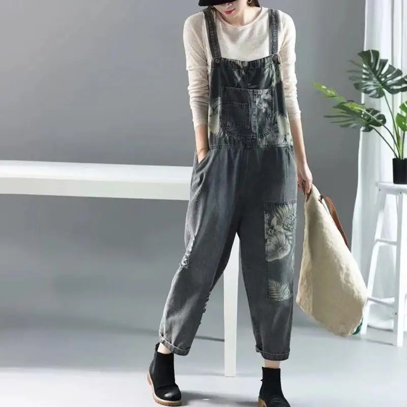Short spring and summer new literature and art fashion jeans casual strap pants women's loose and thin one-piece pants women's
Short spring and summer new literature and art fashion jeans casual strap pants women's loose and thin one-piece pants women's