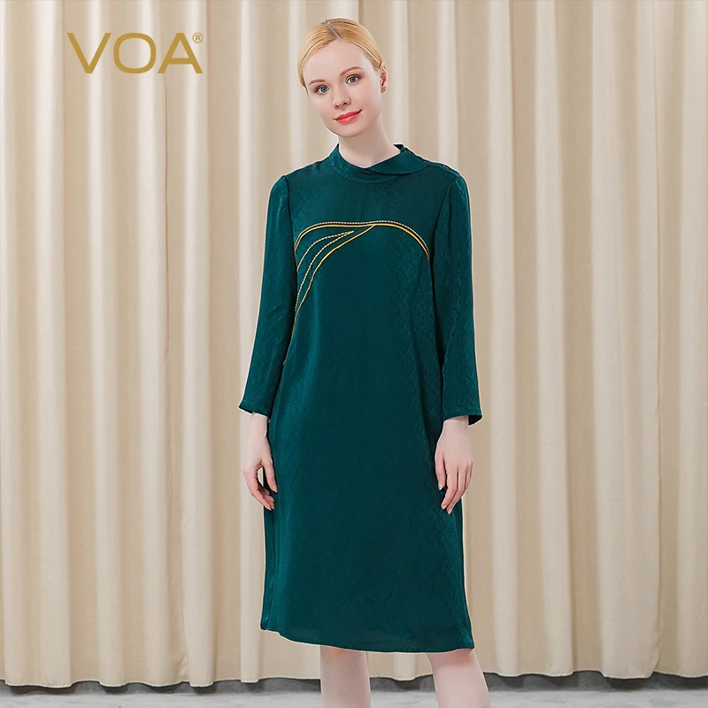 VOA Silk Jacquard 22m/m Special-shaped Buckle Half-high Collar Nine-sleeve Open-thread Decorated Green Breathable Dress AE505
VOA Silk Jacquard 22m/m Special-shaped Buckle Half-high Collar Nine-sleeve Open-thread Decorated Green Breathable Dress AE505