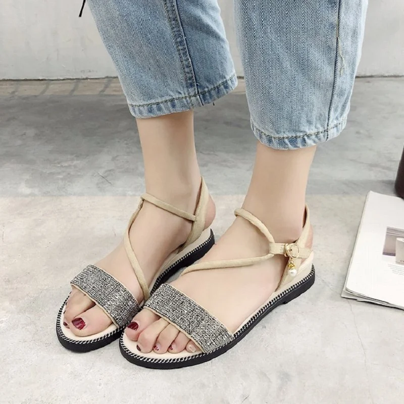 Женские босоножки из ПУ кожи, на плоской подошве, с пряжкой
Женские босоножки из ПУ кожи, на плоской подошве, с пряжкой