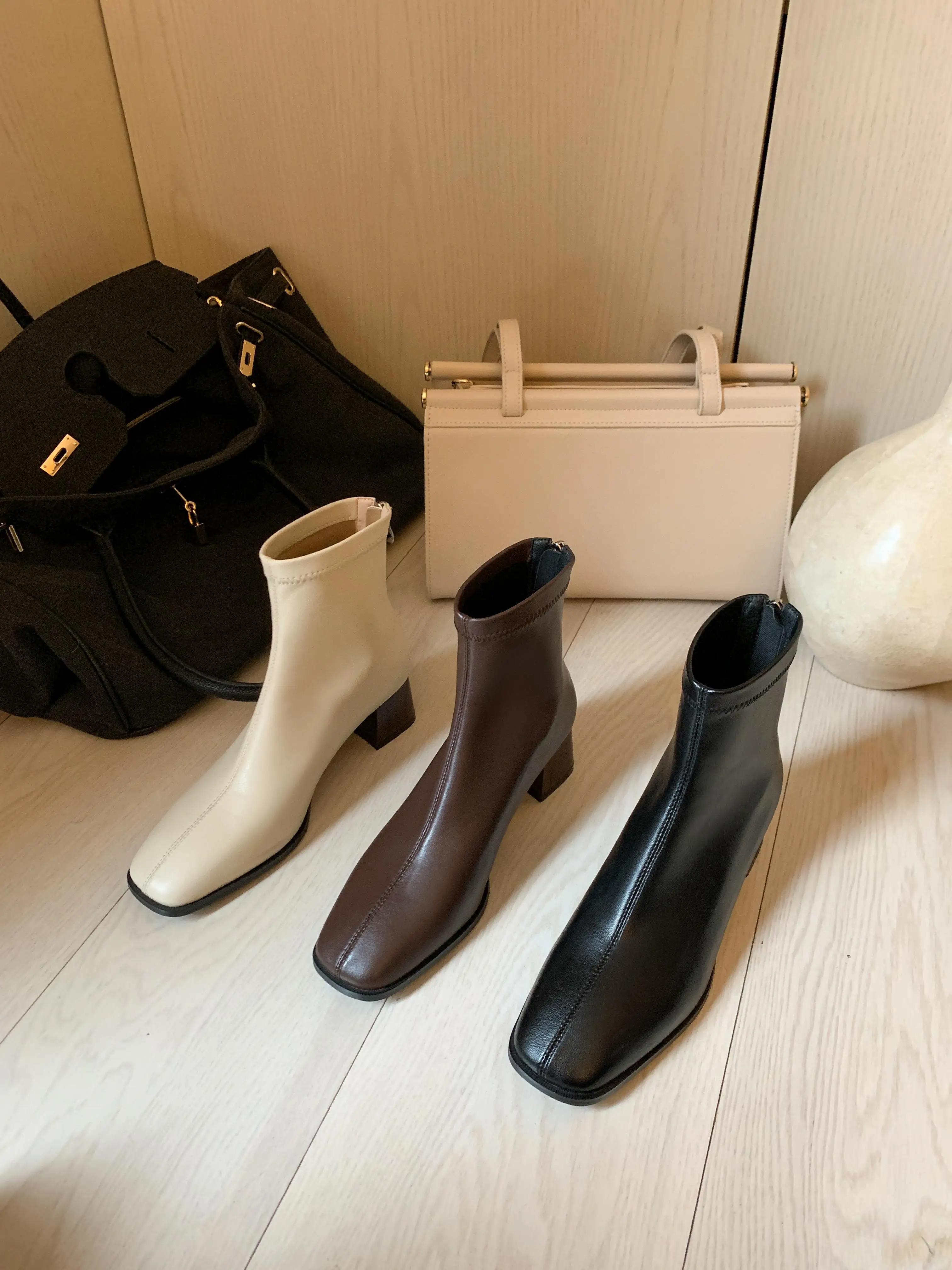 Vichelo Hot large size short boots microfiber three colors square toe thick med heel zipper pretty girls carrer ankle boots L10
Vichelo Hot large size short boots microfiber three colors square toe thick med heel zipper pretty girls carrer ankle boots L10