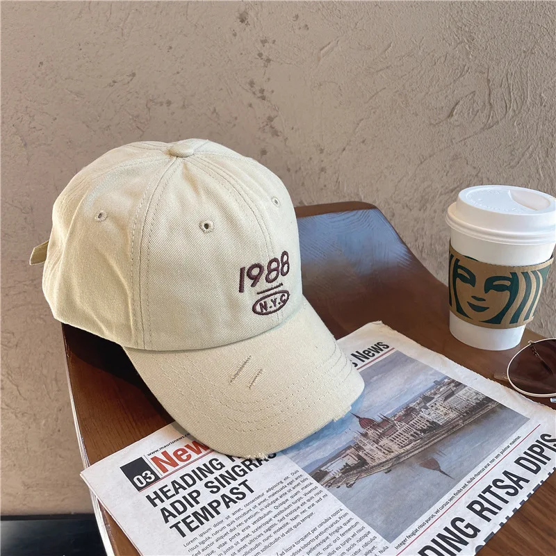 Korean Chaozhou Street Baseball Cap: Retro, Old, Embroidered Letter Cap, Japanese Style, Small Face
Korean Chaozhou Street Baseball Cap: Retro, Old, Embroidered Letter Cap, Japanese Style, Small Face