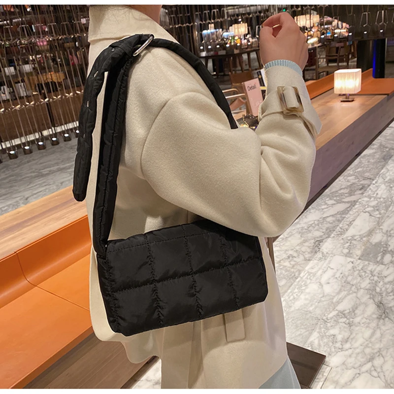 Cotton Padded Women Shoulder Bag Fashion Designer Quilting Handbag 2021 Winter Space Cotton Crossbody Bags For Women Tote Bag
Cotton Padded Women Shoulder Bag Fashion Designer Quilting Handbag 2021 Winter Space Cotton Crossbody Bags For Women Tote Bag