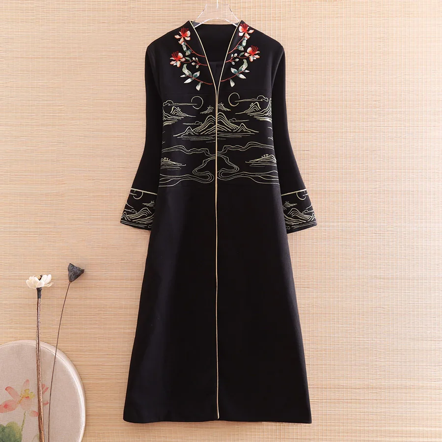 High-end New Autumn Women Trench Coat Elegant Embroidery V-neck Slim Lady Casual Outwear Coat Female S-XXL
High-end New Autumn Women Trench Coat Elegant Embroidery V-neck Slim Lady Casual Outwear Coat Female S-XXL