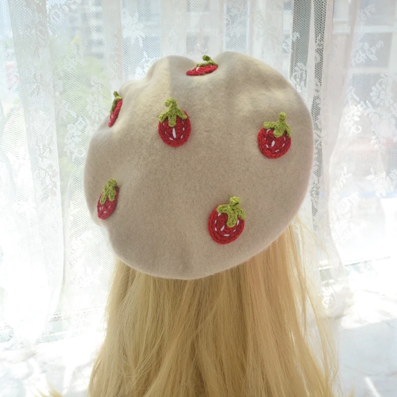 

The original Japanese female small and pure and fresh strawberry beret qiu dong express han edition joker baked wheat cake hat T