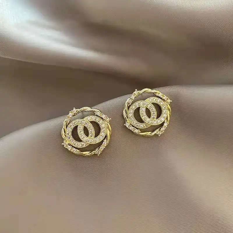 Small circle zircon earrings Xiaoxiang Korean version of Dongdaemun micro-inlaid earrings temperament personality earrings
Small circle zircon earrings Xiaoxiang Korean version of Dongdaemun micro-inlaid earrings temperament personality earrings